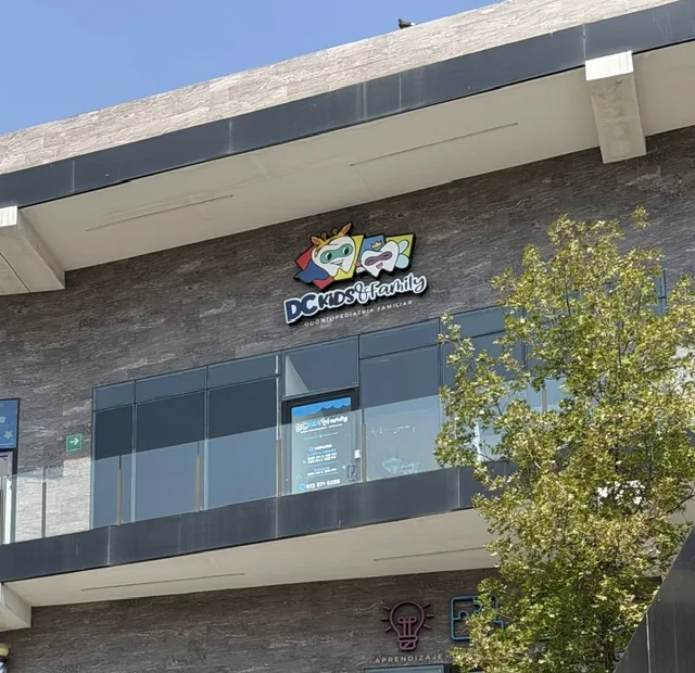 Exterior del local de DC Kids & Family en Plaza Kune